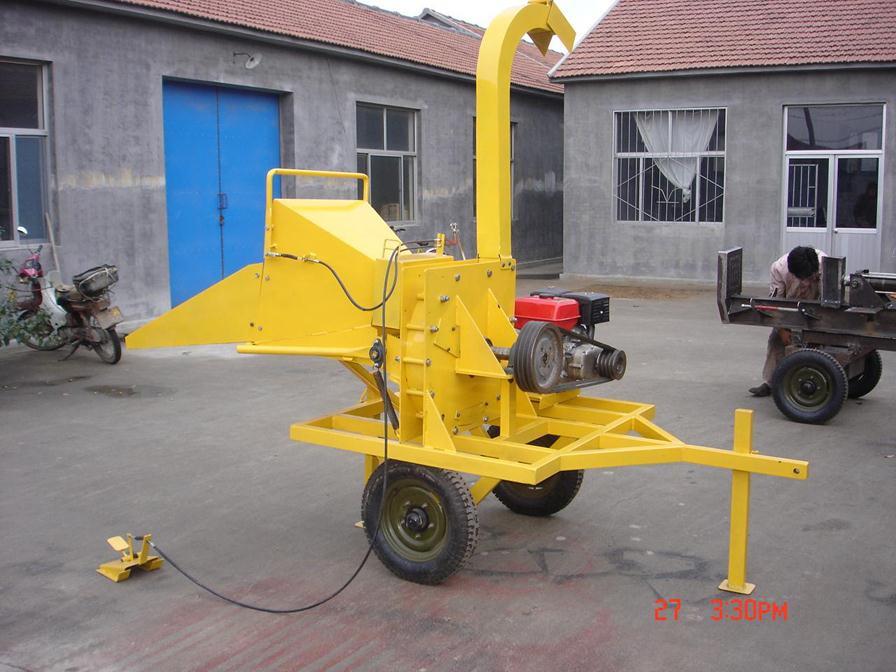 WC 18 SELF POWERED WOOD CHIPPER
