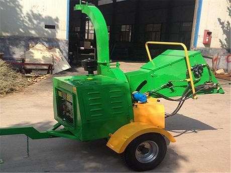 wood chipper with diesel engine